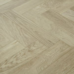 Prime Grade Oak Brushed & Unfinished Herringbone Engineered Wood Flooring 600x90x18/3mm WHO1524