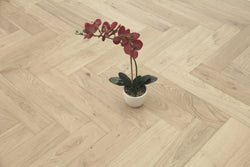 Brushed Unfinished Oak Engineered Herringbone Flooring 600x125x14/3mm HO1400