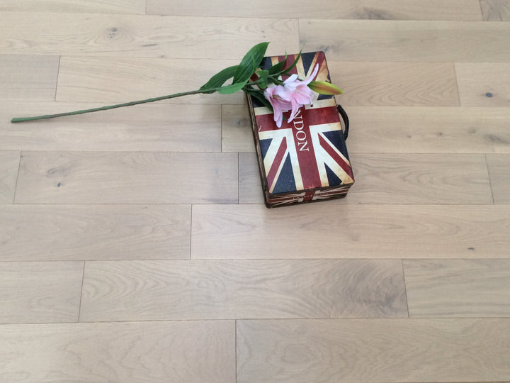 Grey Washed Oak Solid Wood Flooring MO1801