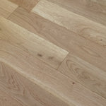 130x18mm Solid Oak Brushed UV Lacquered Wood Flooring WMO1802